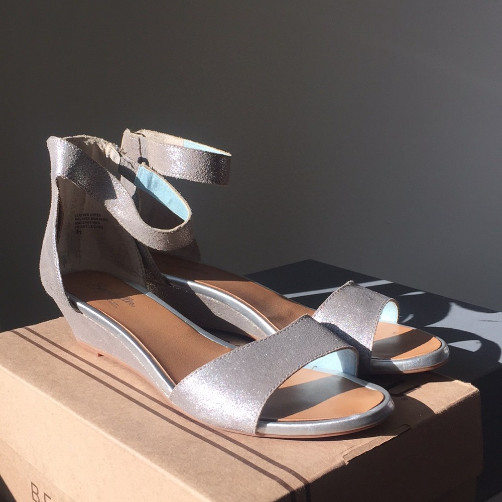 Seychelles Silver Sandals 9.5